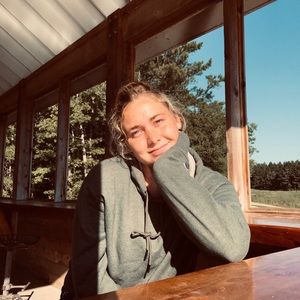 Meet your Posher, Danielle